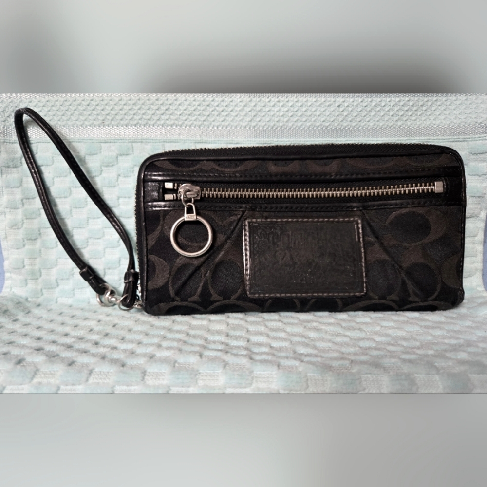 Coach Poppy Vintage Wrislet Wallet